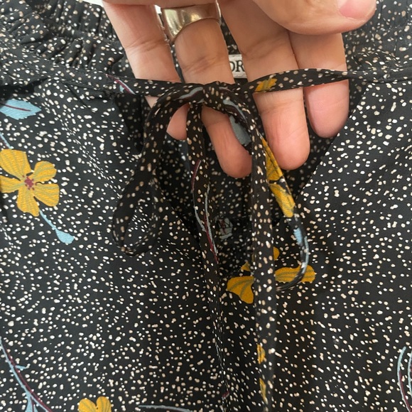 DR2 by Daniel Rainn women's black floral short cap sleeves Size L Pre-loved EUC - Picture 3 of 9